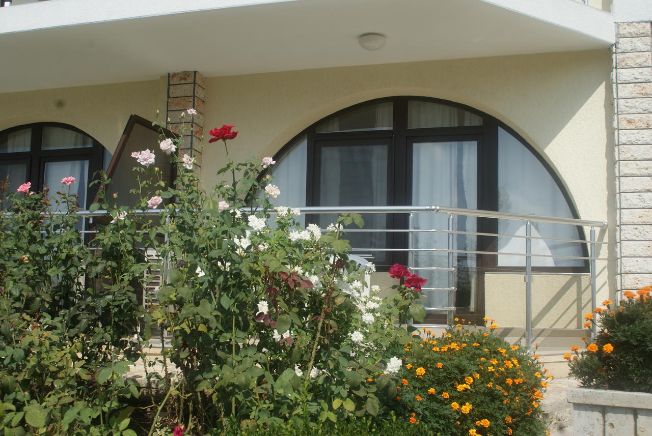 Family Hotel Venera Kavarna Exterior foto